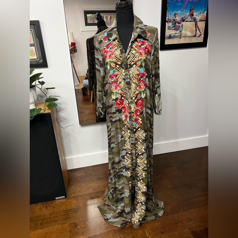 Gorgeous Camo embroidered maxi dresss. Size L. NWOT.